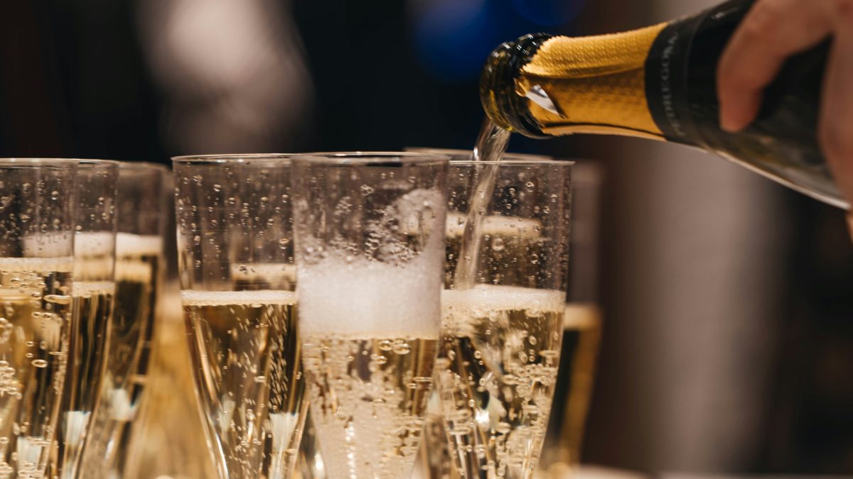 Comment reconnaître un bon champagne : guide du connaisseur